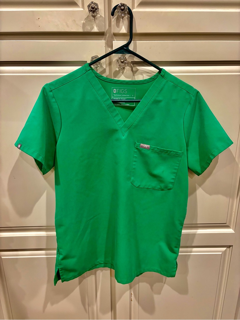 Figs Women’s V-Neck Top in Bright Green